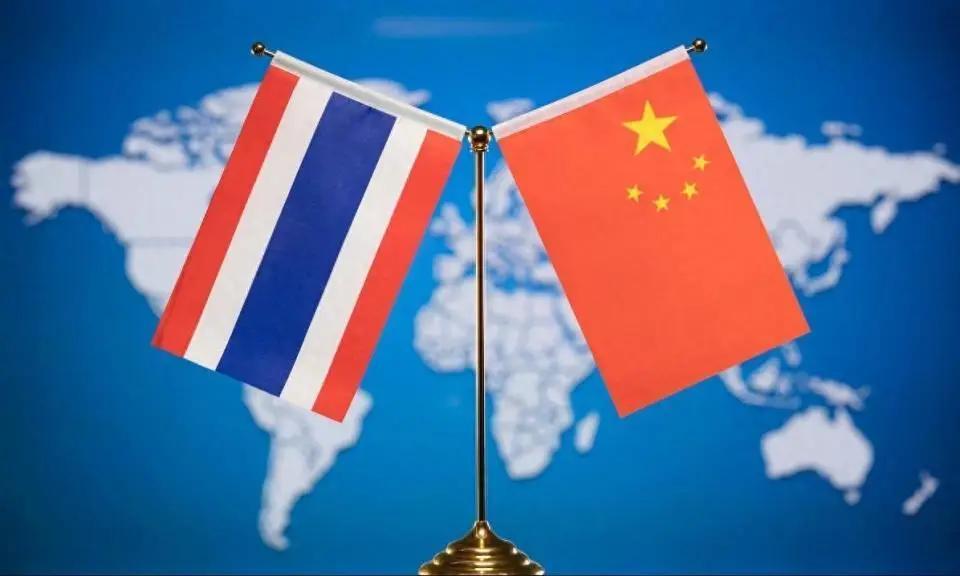 泰国这次终于想明白了！首台量子计算机交给中国造
 
7月14日，泰国朱拉隆功大学