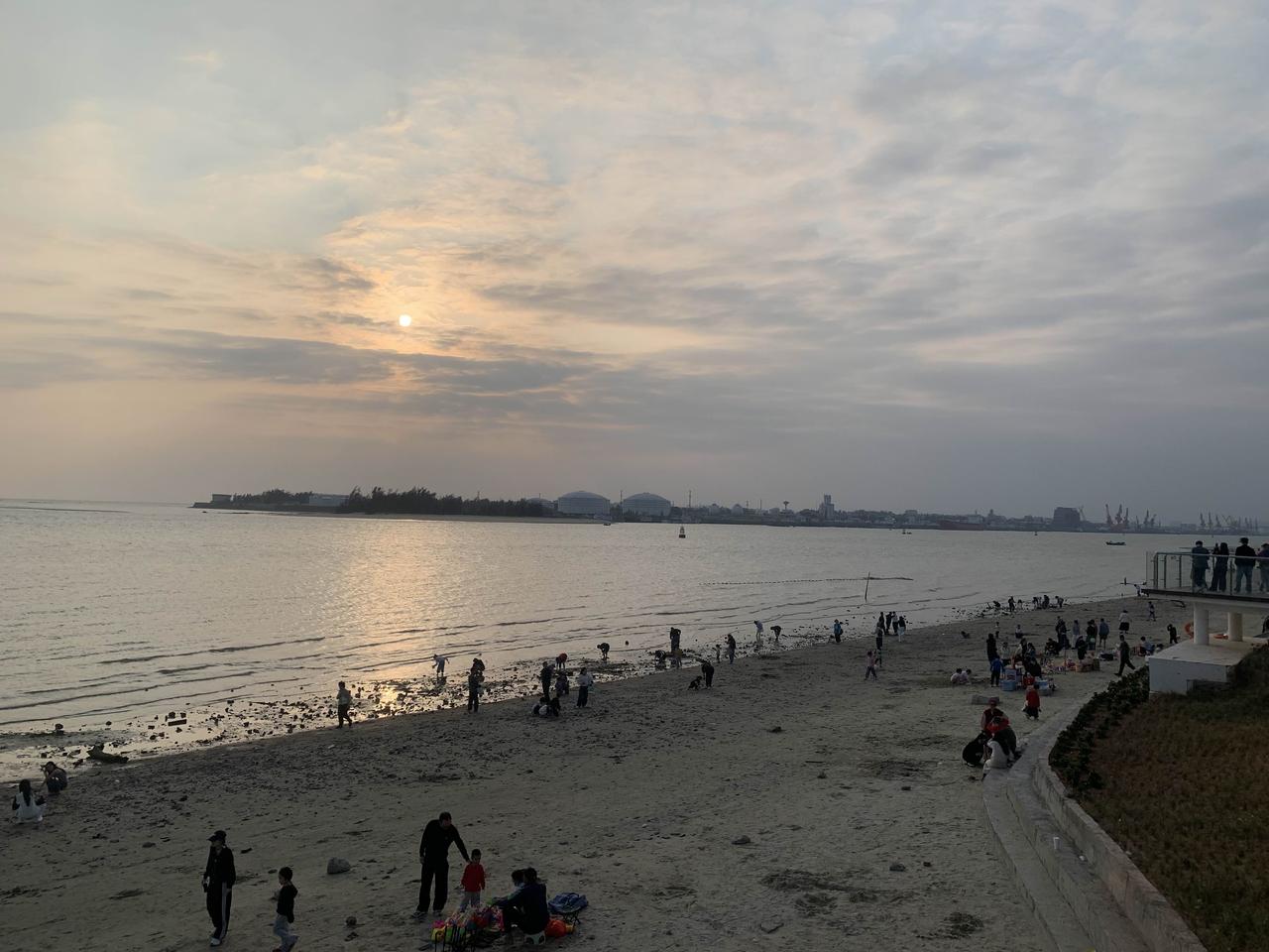 “盼你变好的，是父母；怕你太好的，是亲戚；想你倒霉的，是同事；劝你大度的人，多数