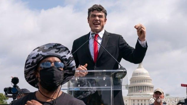 凤凰新闻【美媒爆料：美国反战高官辞职前见了万斯】他是第一位因对伊战争公开与白宫决