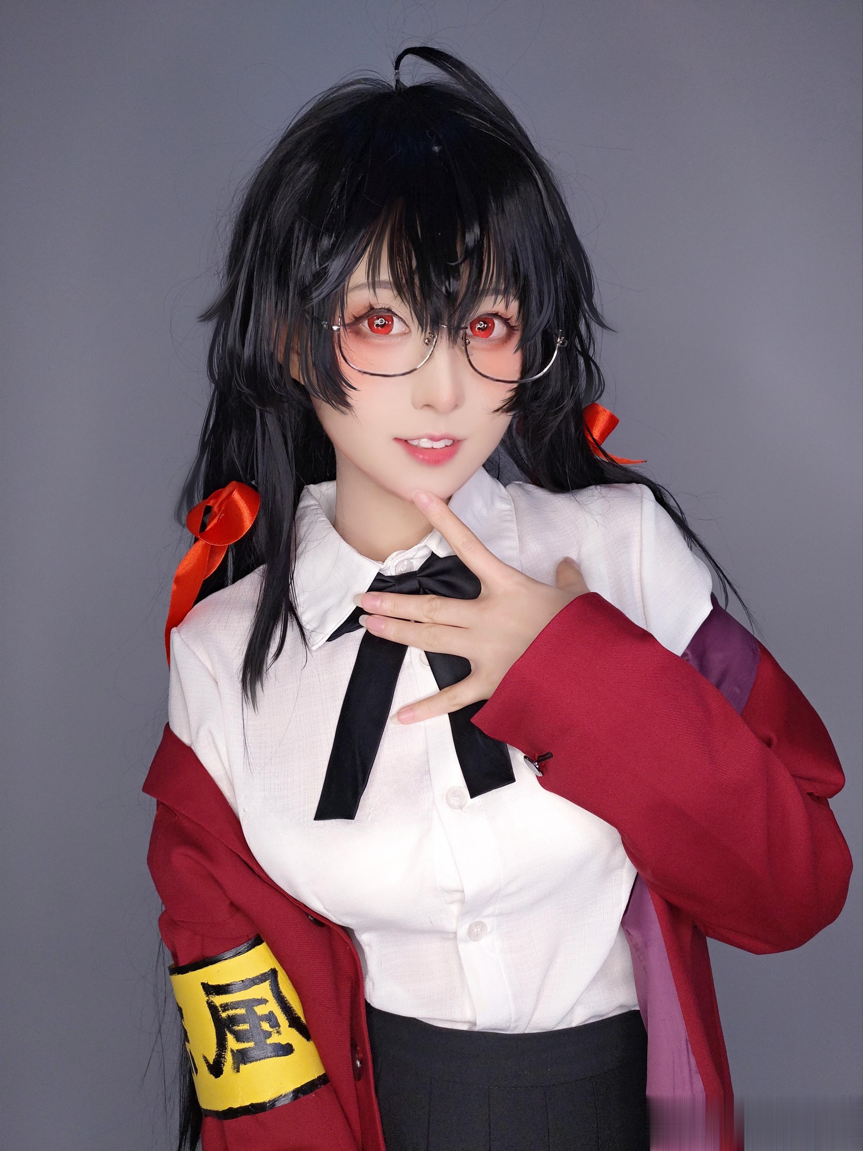 #外星嫣子[超话]# 【碧蓝航线 大凤 cos】[awsl]有谁能拒绝黑发+眼镜