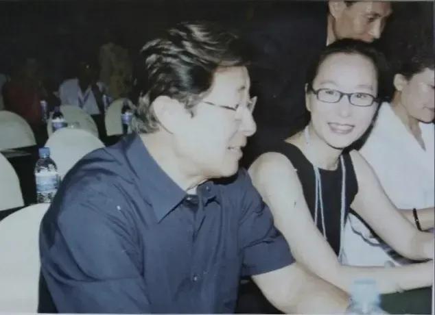 王心刚 奚美娟 宋春丽在三亚
这两张照片拍得不错，
七十出头的王心刚老师还是很帅
