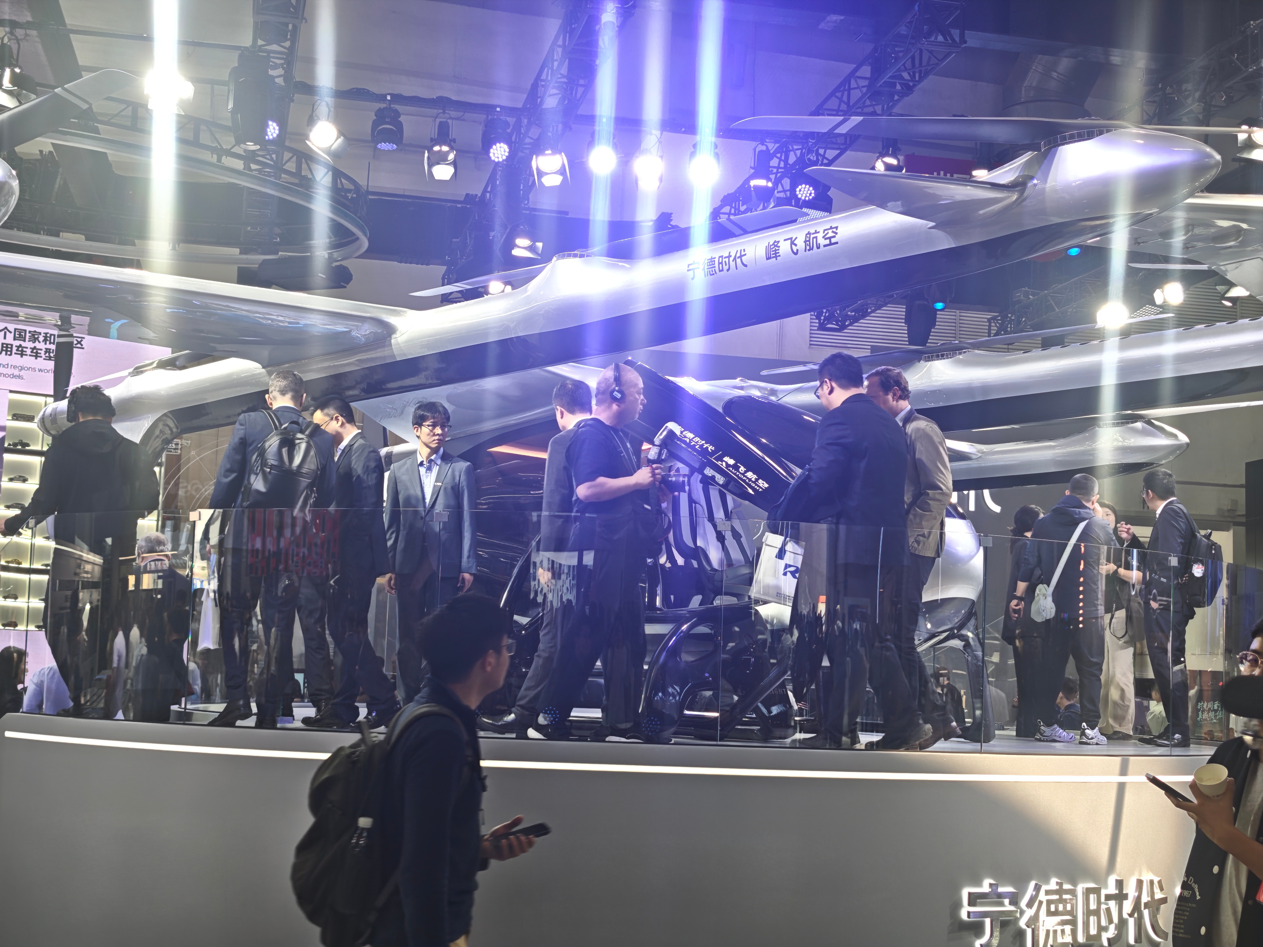 宁德时代这是把啥运过来了？