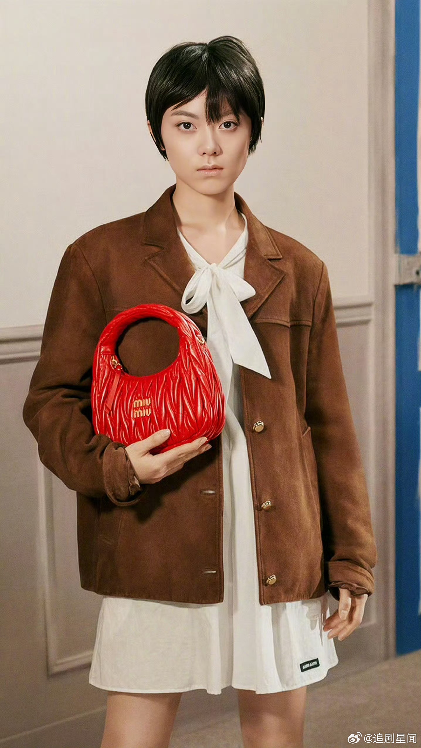 赵今麦超短发大片赵今麦超短发太绝了！Miu Miu全球广告里，利落短发解锁甜酷叛