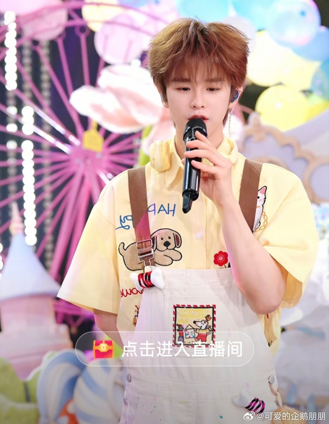 这好像是一个明星！！也去团播了！