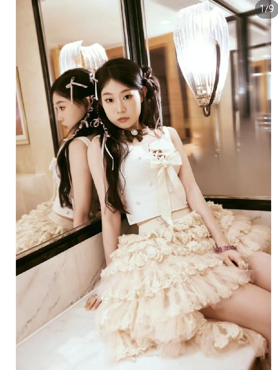 现在全网最难过的人应该就是赵本山了。

他的徒弟小沈阳的女儿沈佳润火了。大湾区音