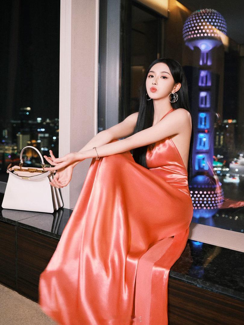 孔雪儿裸足😍 