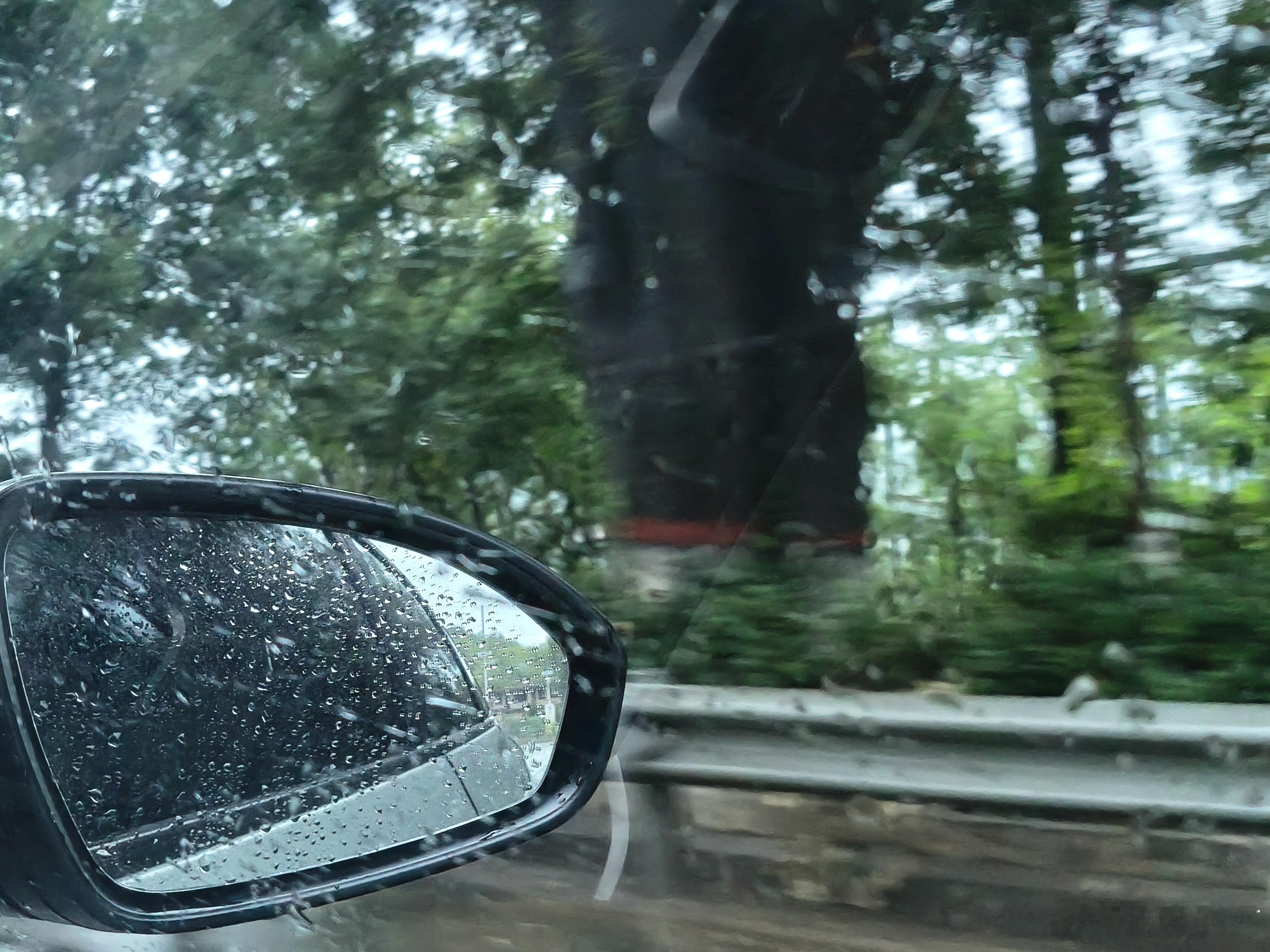 选一个雨天离家 ​​​