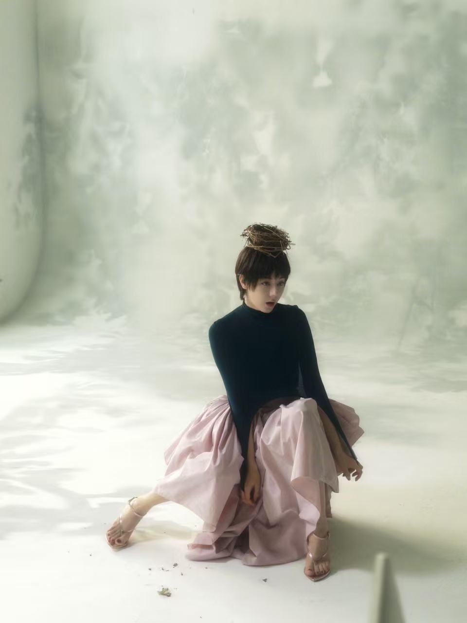 Dior总监转发迪丽热巴ELLE开季刊Dior总监转发迪丽热巴开季刊 迪奥总监转