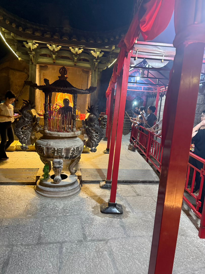 十五给大家向妈祖祈福，点赞沾沾好运[合十][合十][合十]晚上人山人海。 