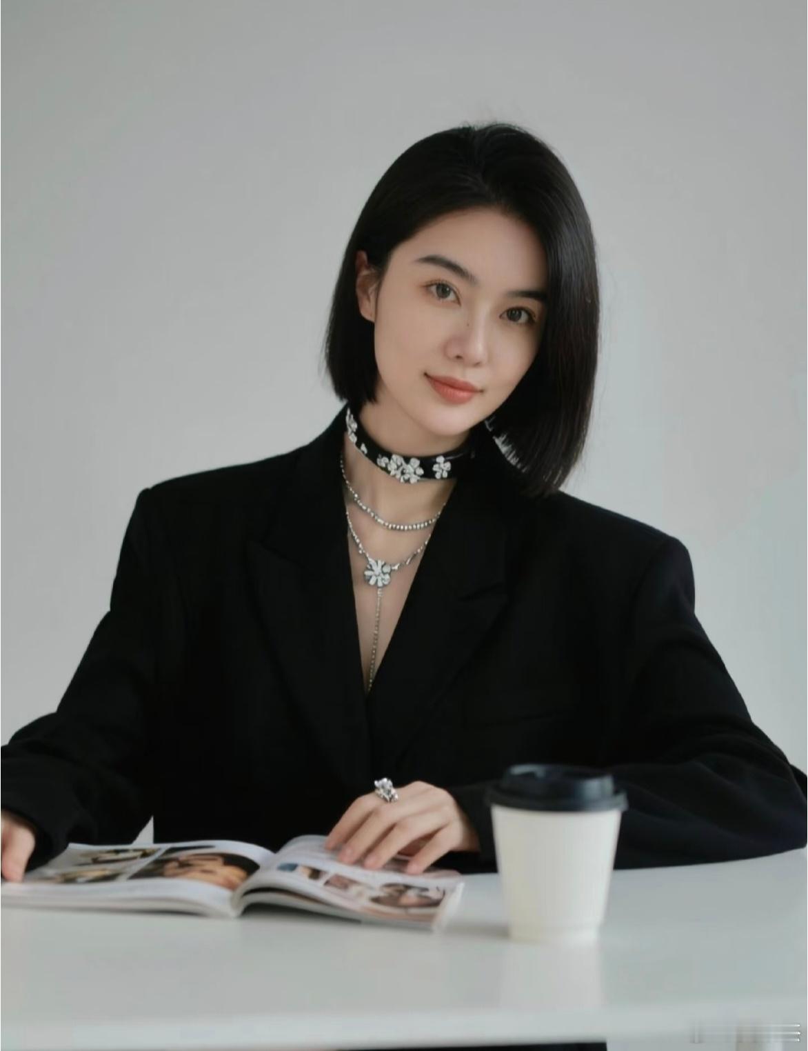 她俩分别像哪个明星？ ​​​