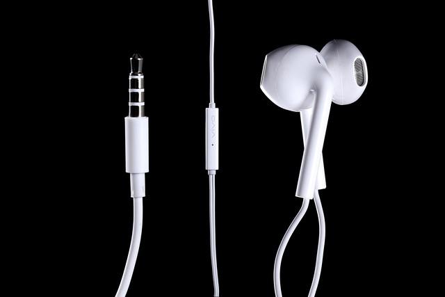 声音的本质：女声耳机，温润度与清晰度的完美结合
很多人可能会忽视掉，耳机的佩戴方