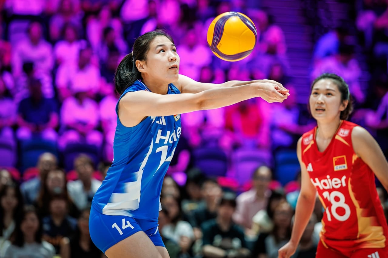 中国女排vs乌克兰女排 第三周香港站的二场球，中国🇨🇳女排3-0横扫乌克兰?