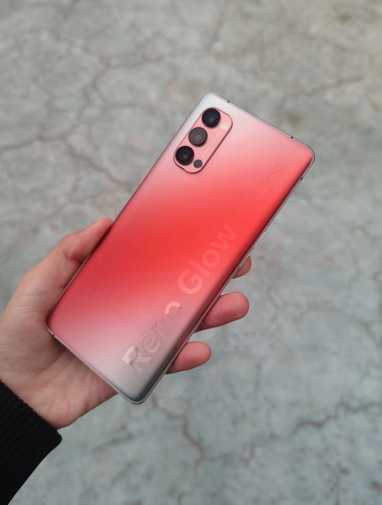 OPPOReno4Pro，颜值手感真tm的好，金属边框玻璃后盖，双扬声器，光学防