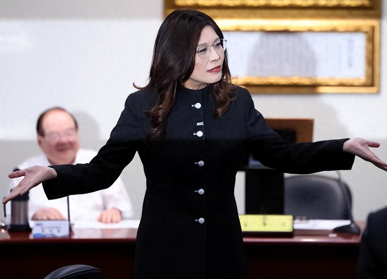 ·郑丽文访陆收到成效，国民党删除一句涉陆措辞，无视美司令的警告

近期台湾岛内最