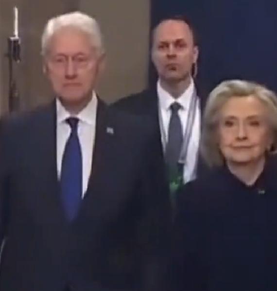 美国前总统克林顿和夫人希拉里同意出庭为爱博斯坦案作证，随后肯定有有越来越多的人出