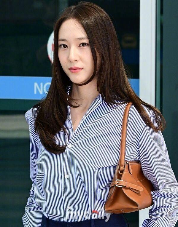 郑秀晶 有望出演新剧看见命运的公司职员 女主，合作徐仁国 。郑秀晶饰演贤镇物产营