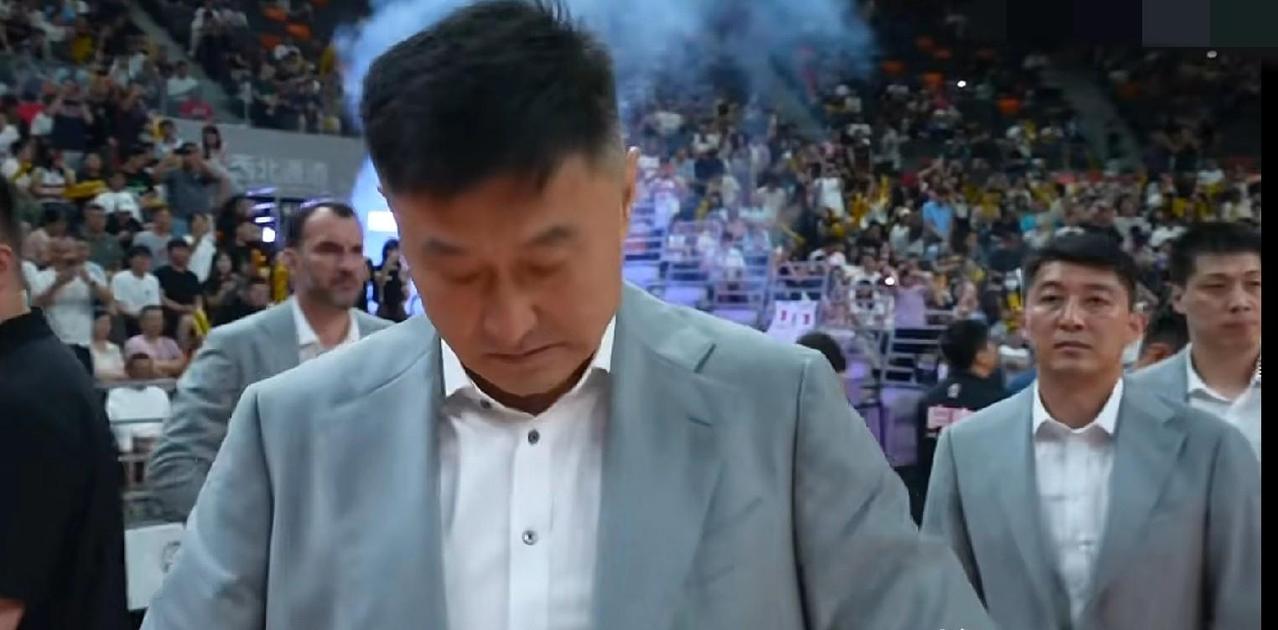 广东76:93广州，广东大比分0-1落后！这场球看完真是让人有点意外，广东队居然