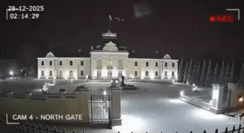 大家来找茬，所谓克宫的行宫被乌军无人机“袭击”的监控画面曝光，里面貌似有多处不合