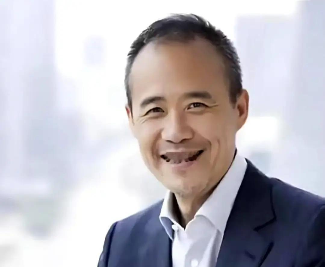 王石被传田朴珺拿文件算旧账，我刷到那张图差点信了。
再一看，照片是两年前环保论坛