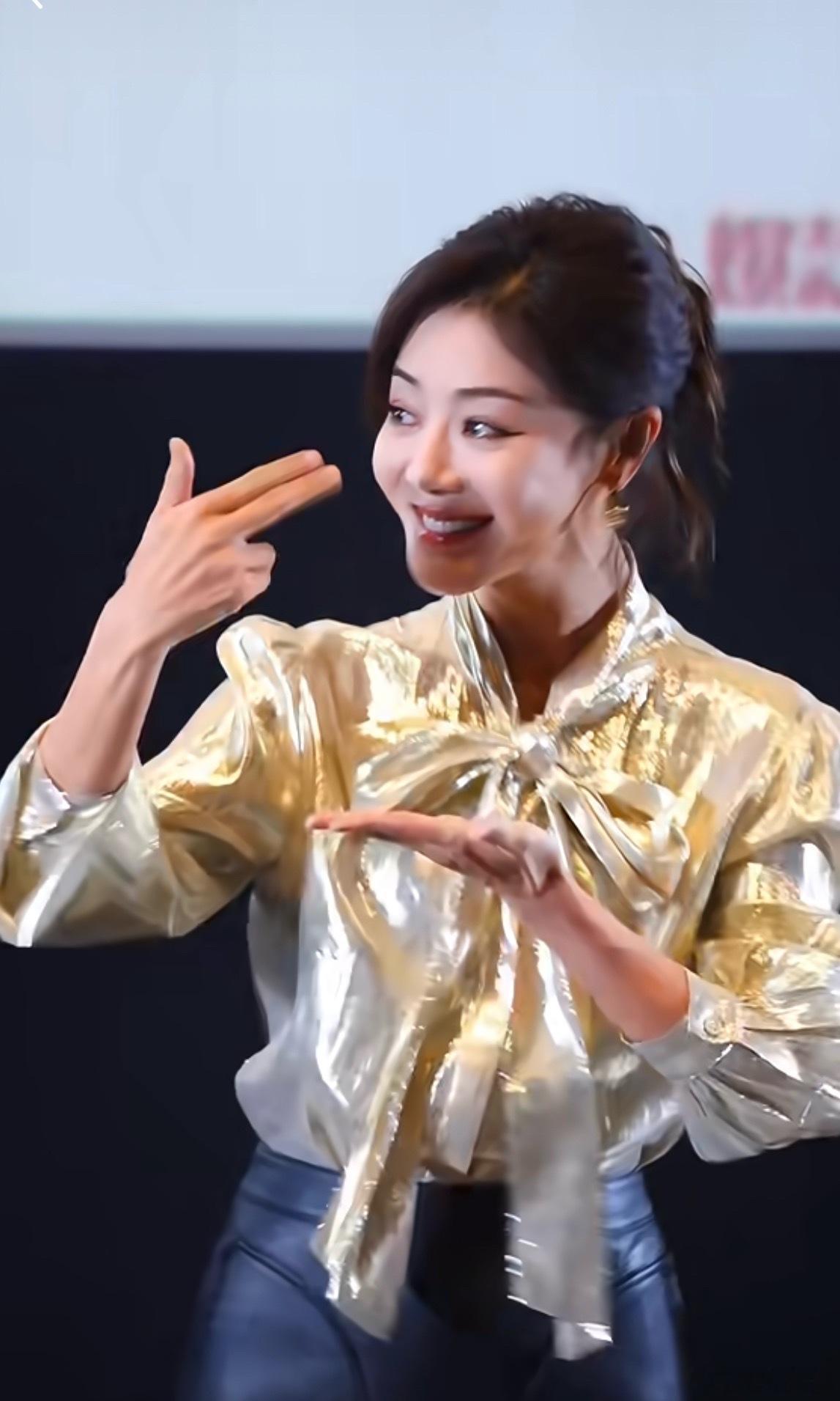 邓家佳跳了范丞丞版sugar舞啊啊啊唐氏表演法！邓家佳跳sugar舞也太会了每一