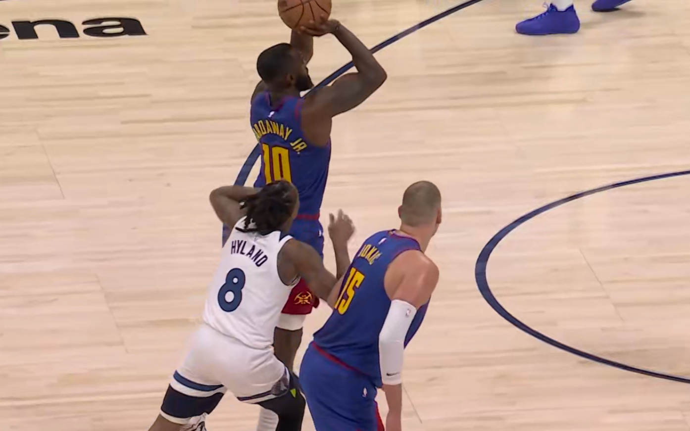 掘金太狠了，首节没打完，已经三个3+1了....NBA季后赛