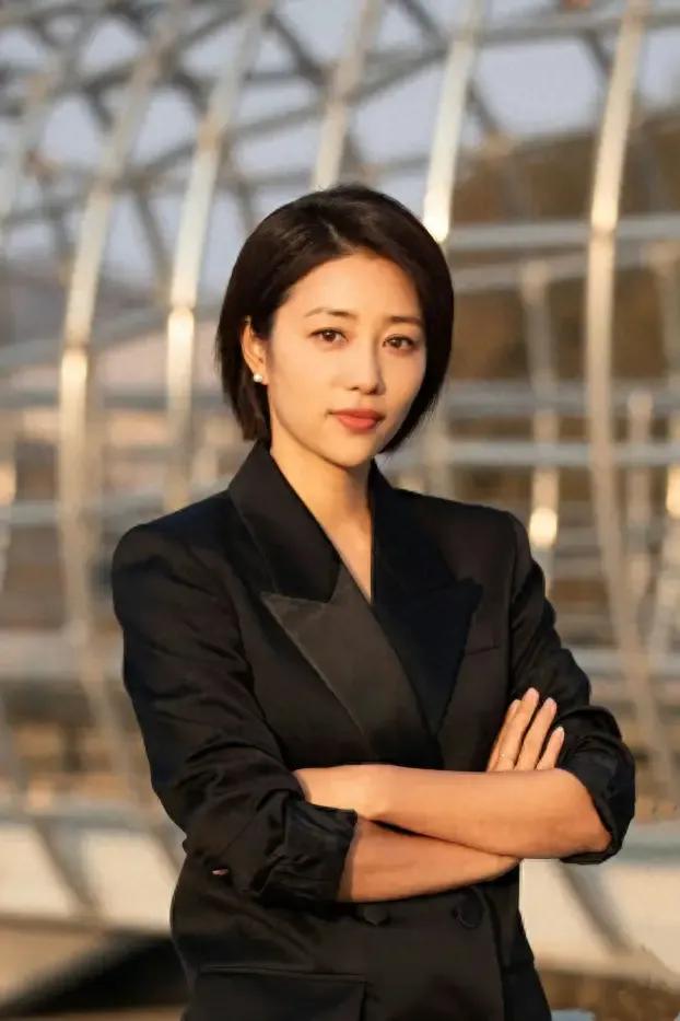 张龄心把北电院长扈强吊了20年不结婚，她18岁考入北电表演系，班主任叫扈强。俩人