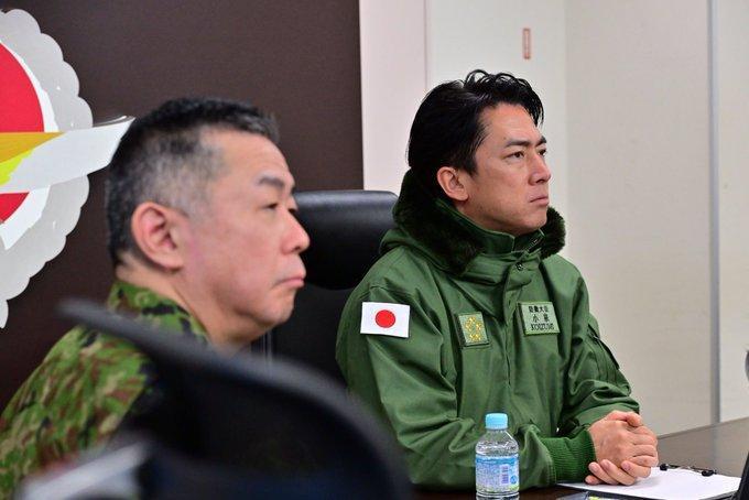 日本防卫省：12月25日，防卫大臣小泉进次郎访问了位于千叶县的日本陆上自卫队楢木