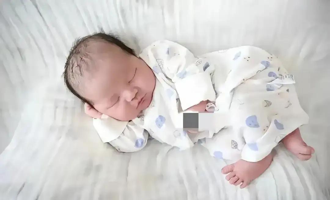 看哭了！医院一名孕妇生了个男孩，婴儿没呼吸，拍来拍去不哭，主产医师都要放弃了，实