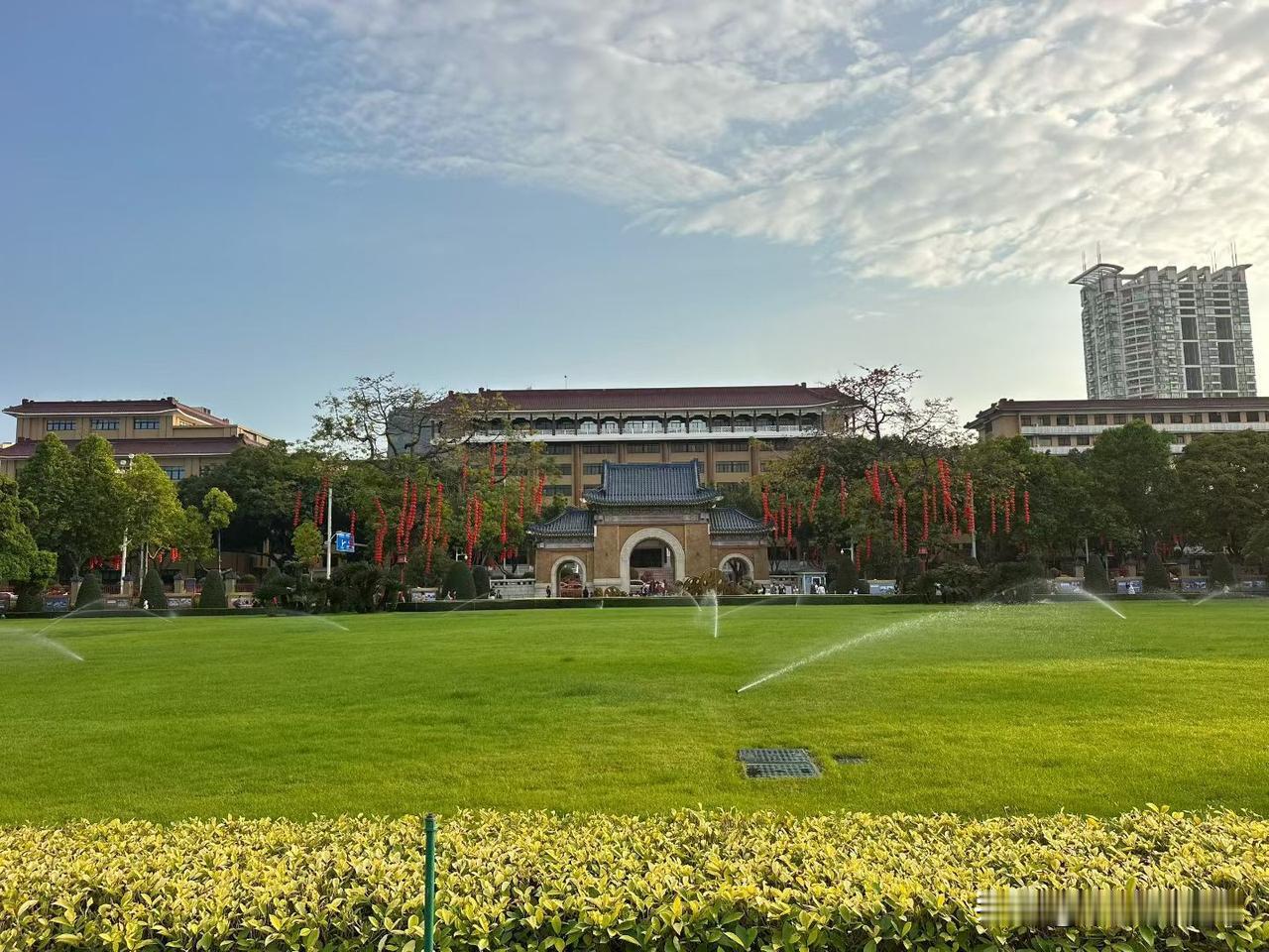 广州越秀山南麓中山陵！