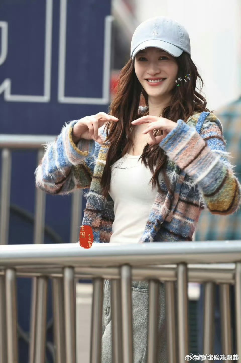 谢娜李小冉亲了二十余年的闺蜜情，从北漂时的相依相伴到如今的亲密相拥，谢娜与李小冉