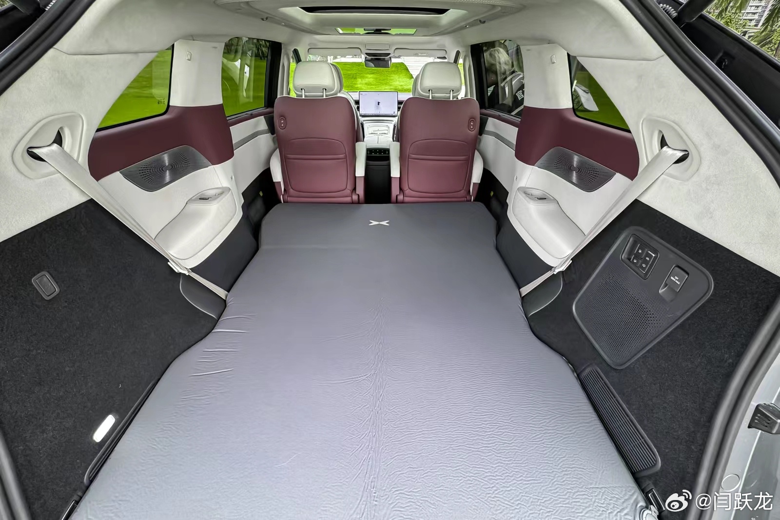 新款小鹏X9首发电动三折叠小鹏也发三折叠了[二哈]~买一台X9超级增程，等于买了