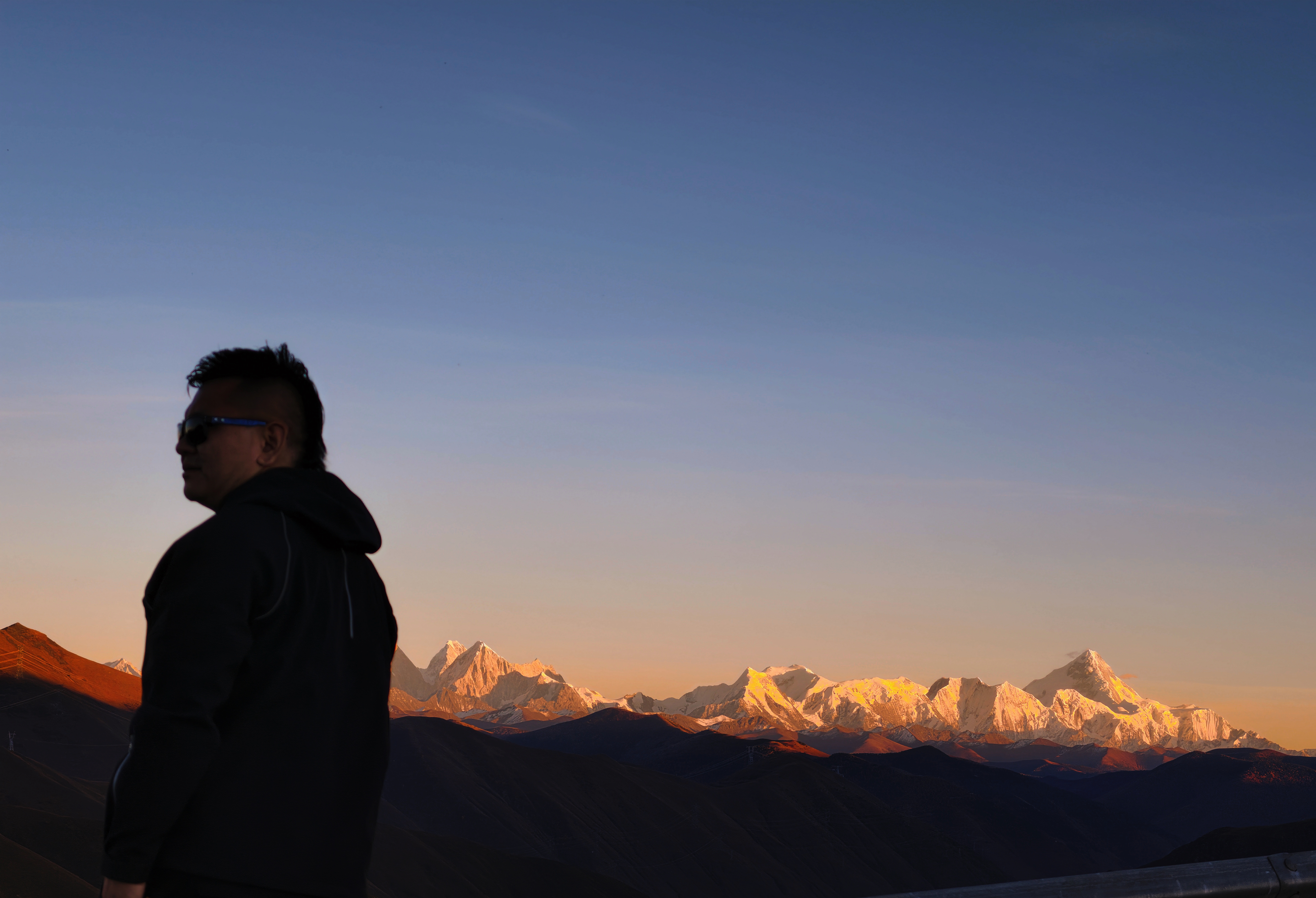 贡嘎神山，一年中只有60天才能看到，今天托大老师的福看到了日照金山。  ​​​