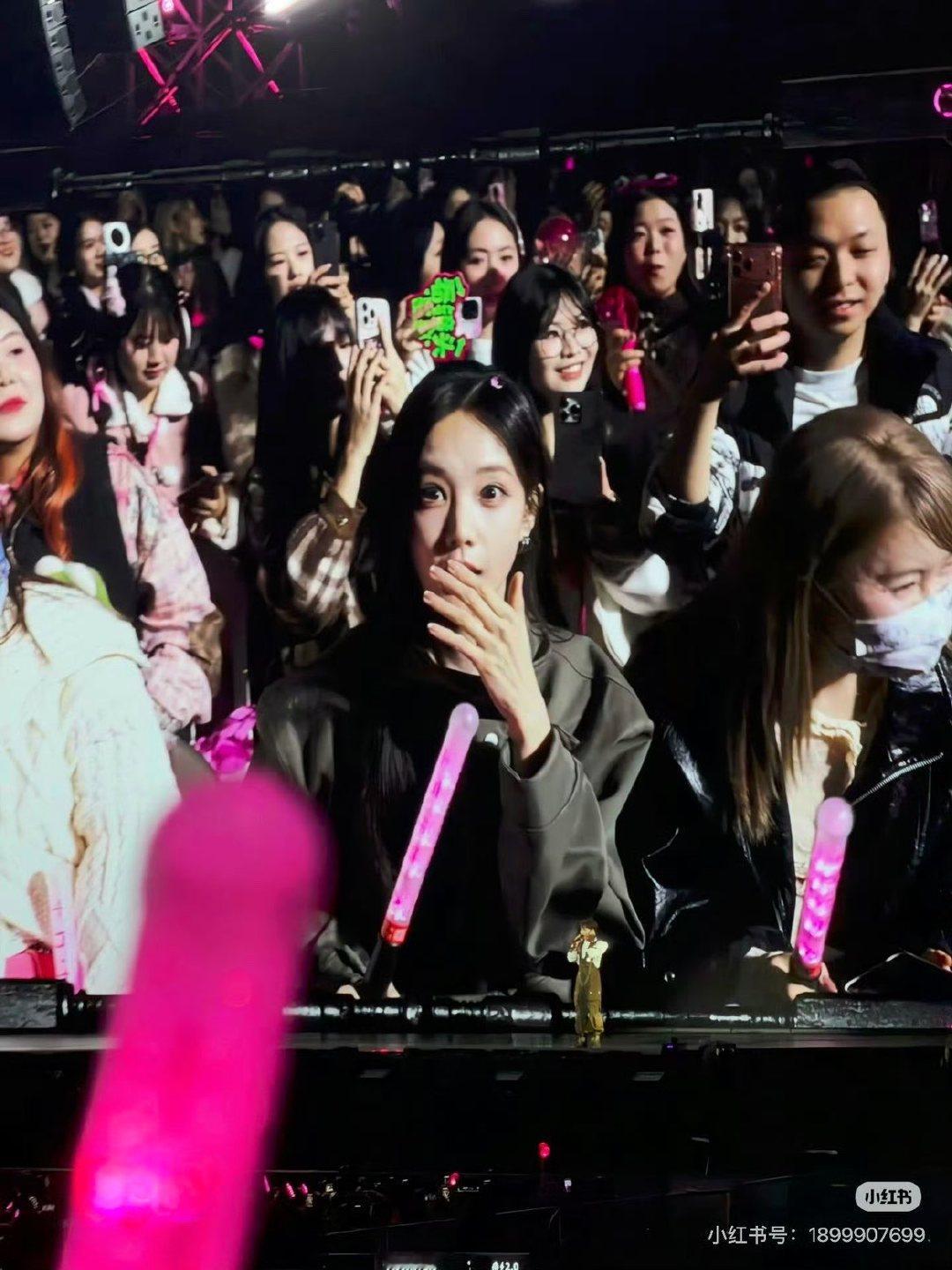 李一桐去汪苏泷演唱会 李一桐看汪苏泷演唱会 李一桐去汪苏泷演唱会李一桐