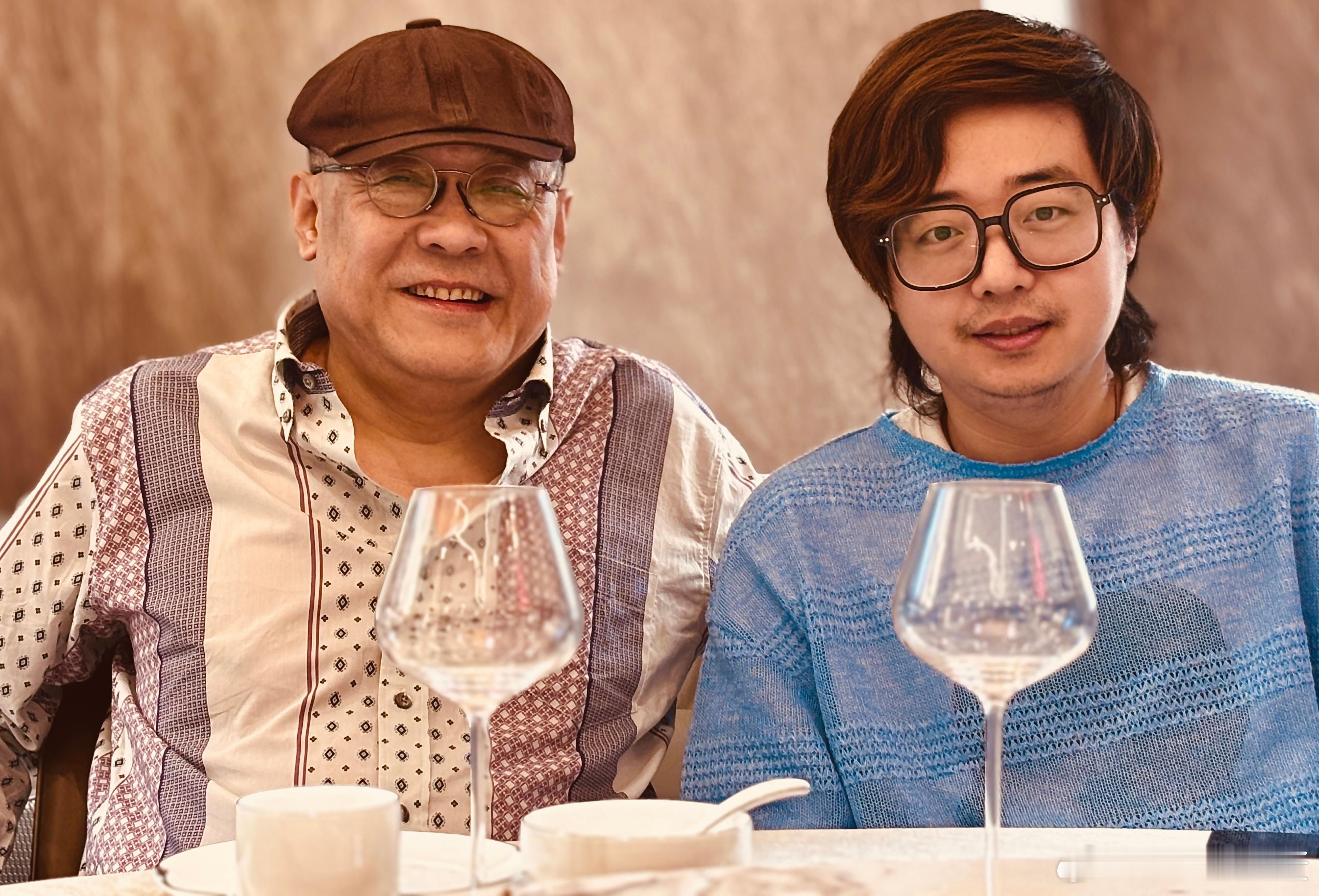 晨光与温柔如约而至，牵挂与暖意如期抵达；顺心与安康朝夕相伴，喜乐与好运时刻围绕。