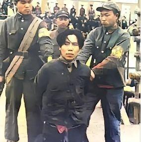 1951年1月，浙江江山的一声枪响，终结了戴笠独子戴善武三十六岁的生命。他被五花