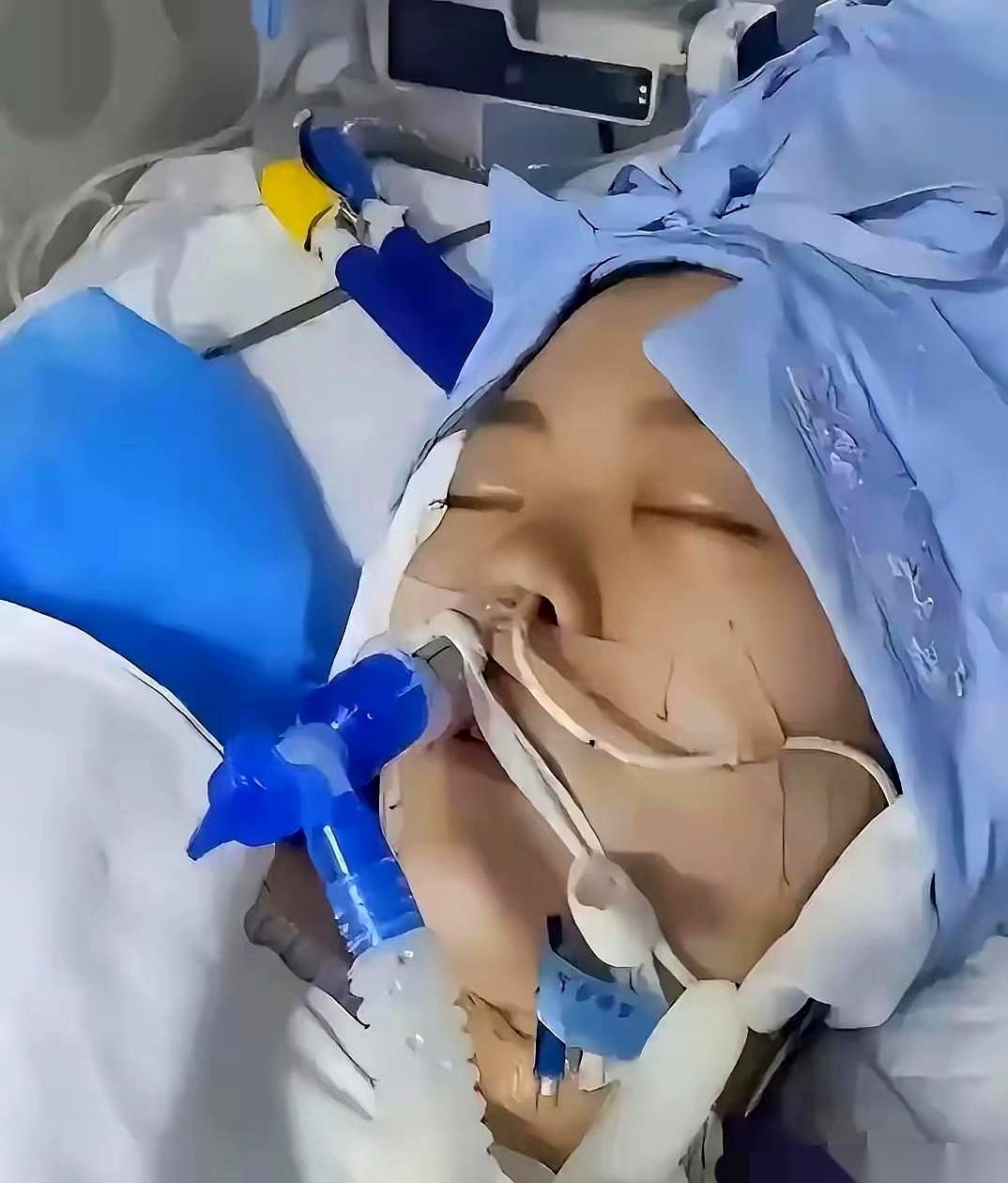 2022年，湖北某医院的走廊里，只有机器单调的滴答声。一个中年男人捏着圆珠笔，手