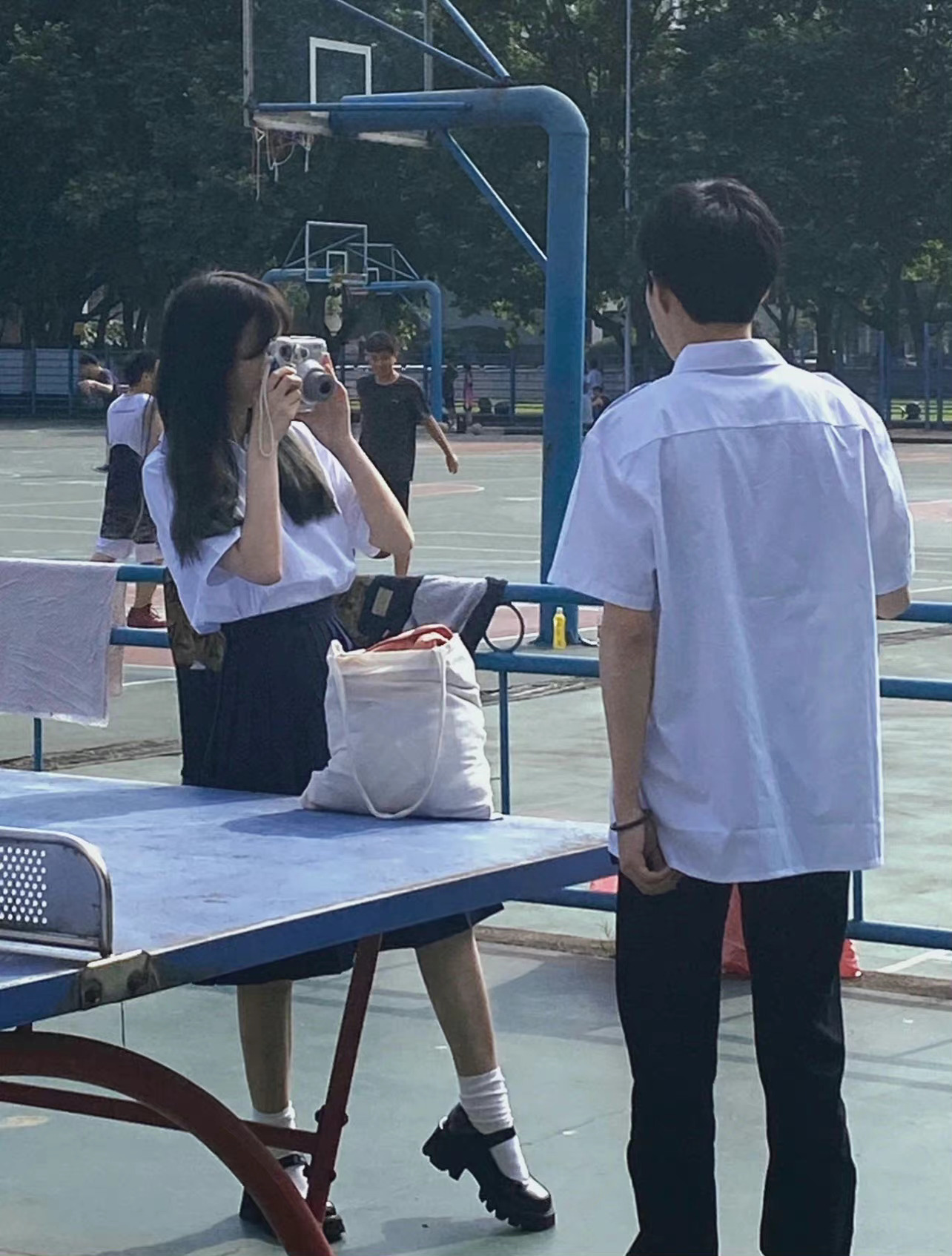 原来 青春的主角已经更替了。 