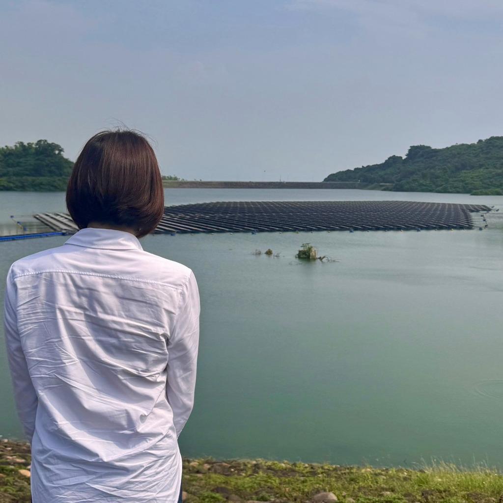 民进党将水库盖满光电板

乌山头水库光电争议尚未平息，如今高雄凤山水库也被爆出大