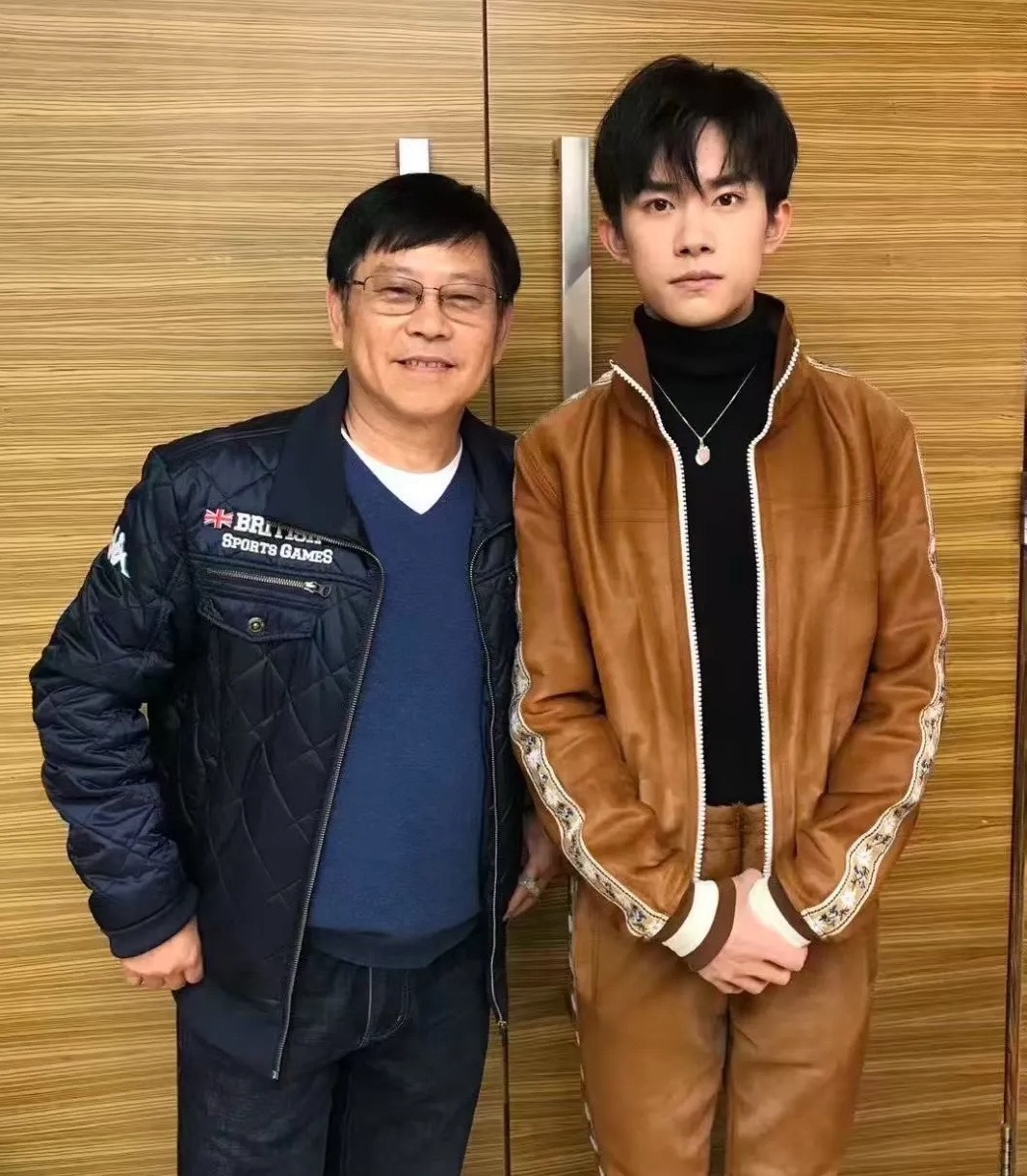 特儿正一张脸 