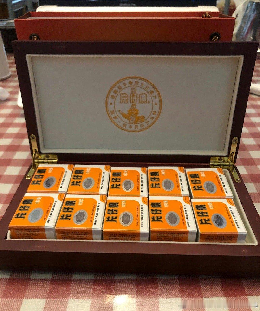 不要参与讨论，不要与任何人交流。两眼一闭，两耳一竖，把嘴巴缝起来，把头缩回来，埋