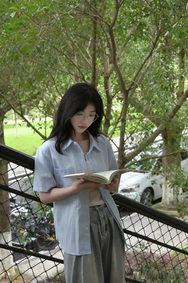 近些年，学历无用论一直在职场口口相传，但我想说学历是块敲门砖，高学历才能带来高薪