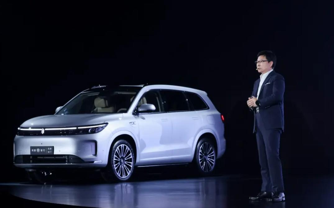 【问界新M7 Ultra上市，老车主维权】
问界新M7 Ultra上市后，引发老