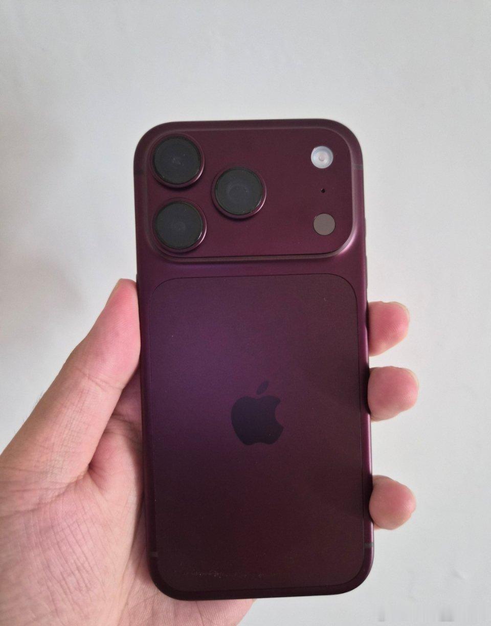 其实这次红色的18Pro，也没有那么丑 ​​​
