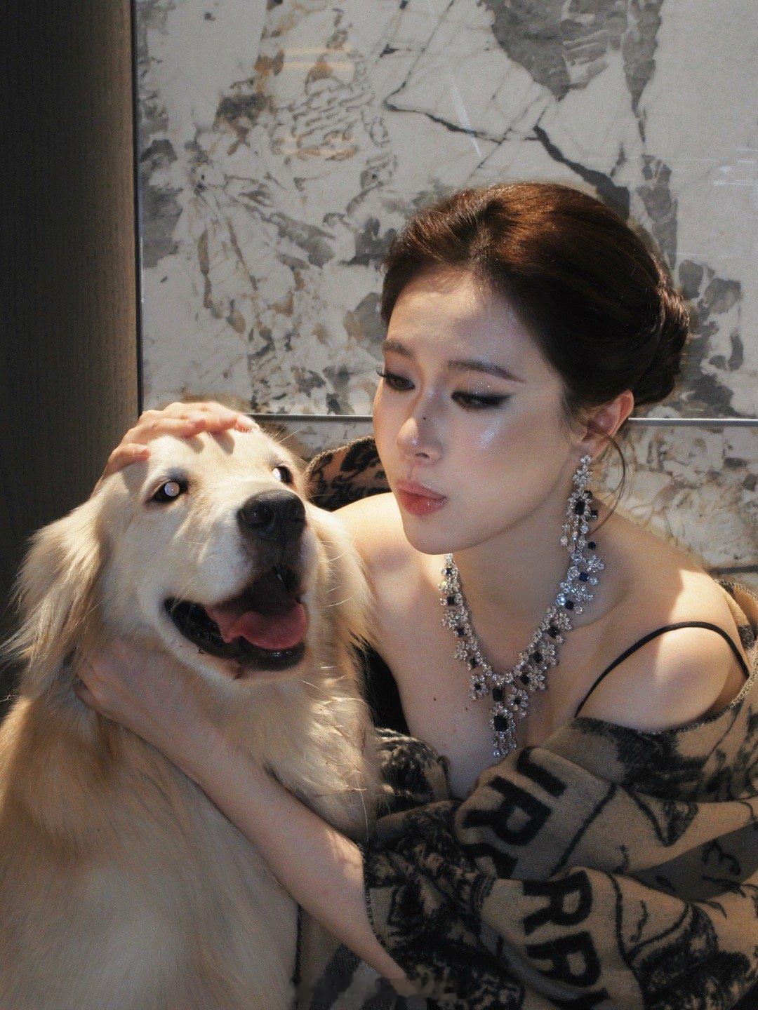 画了个黑天鹅妆 正片视频还没出hhh ​​​