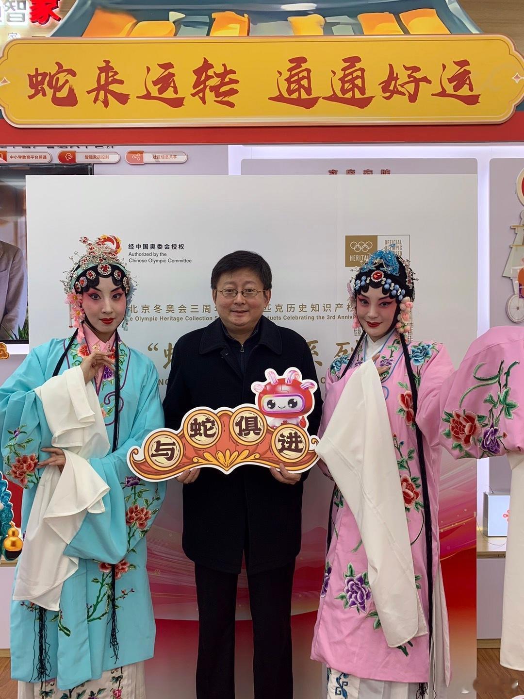 蛇墩墩来了这么可爱，谁能不爱我也来了，好喜欢冰箱贴！  