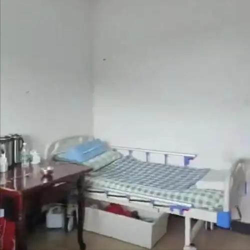 老人住每月4千养老院却因热射病离世，月付4000特级护工，却护不住一位卧床老人的