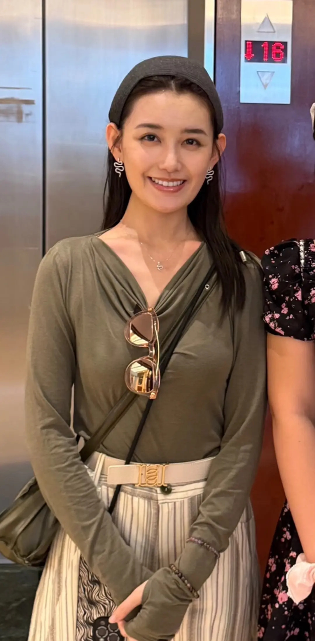 每次看到这个蒋依依，底下都被赞好美、好明艳….我真的一整个迷惑这种比例这种骨相也