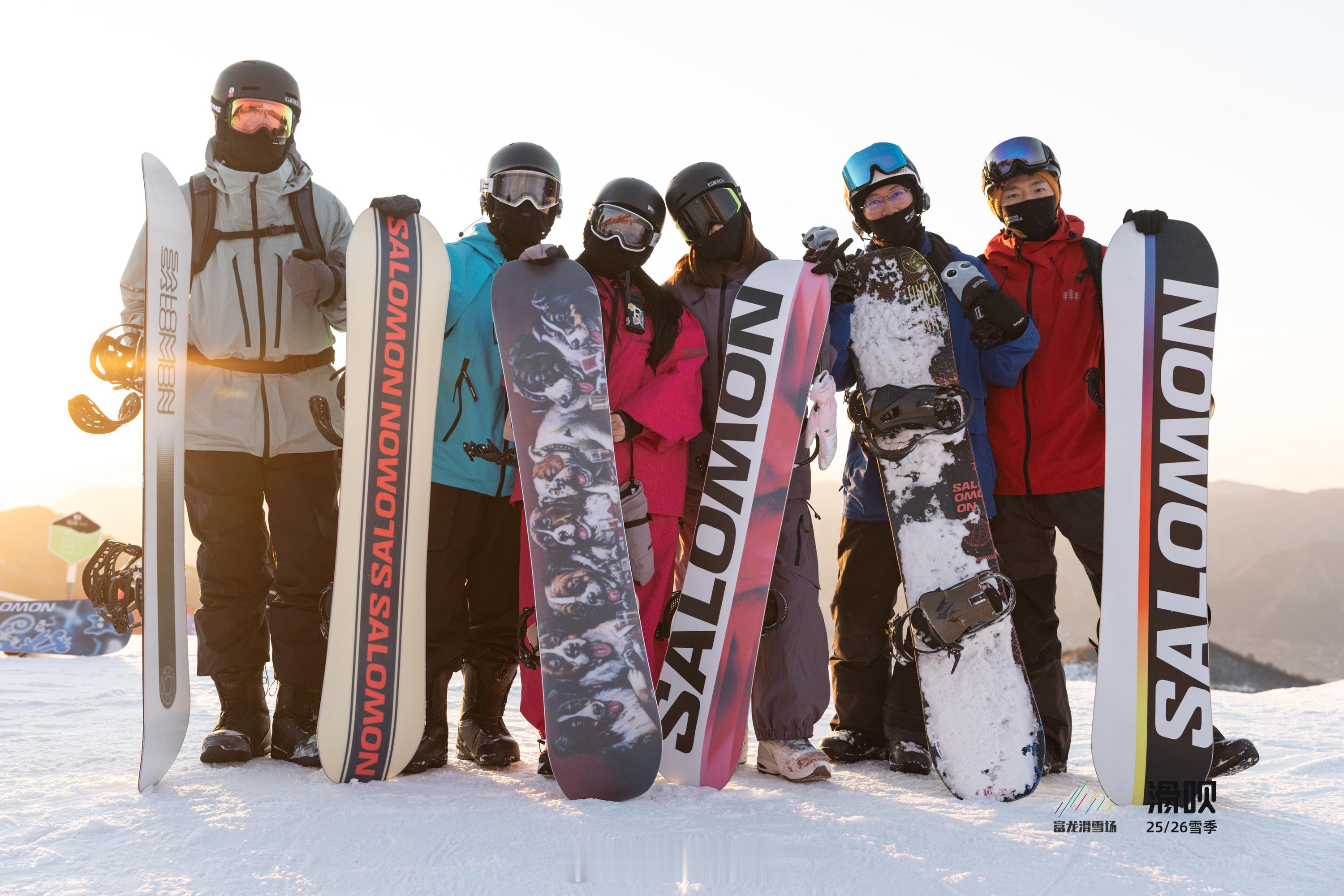 朋友们，努力在天赋面前一分不值。我朋友的男朋友，简称小d，在深圳大冰箱滑过三次雪
