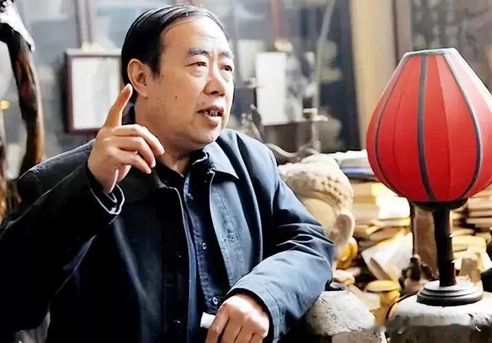 1992年，贾平凹与某夏姓演员的关系，被妻子抓个正着，妻子无法原谅，坚持要离婚，