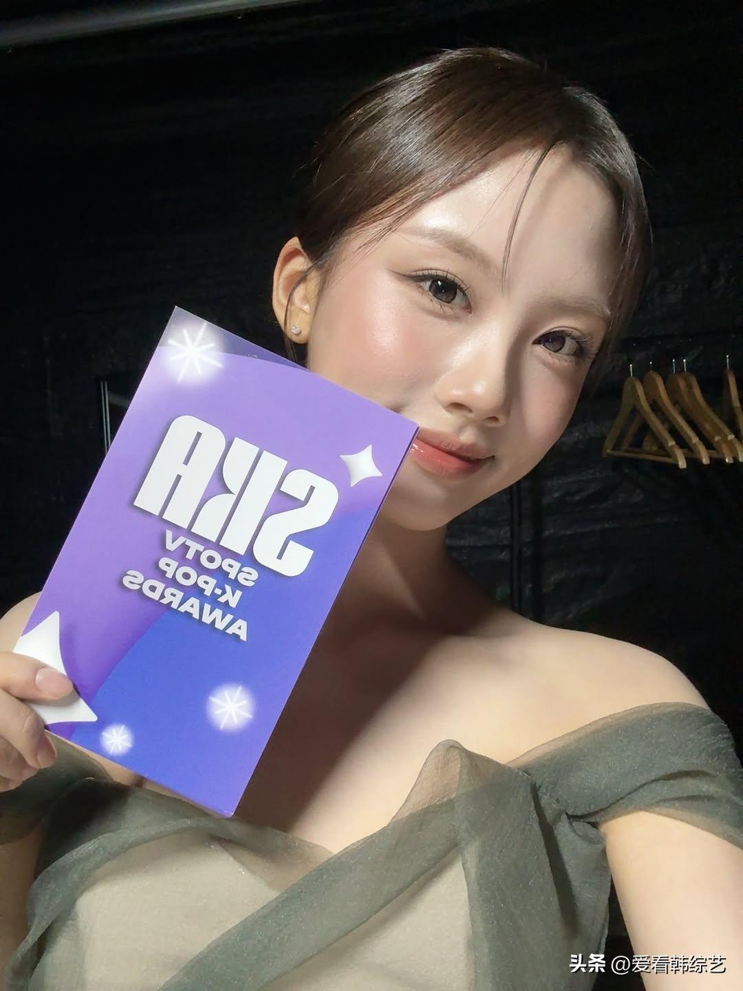 7日，前足球选手李东国的女儿在诗在自己的Instagram上传了多张照片，并写道